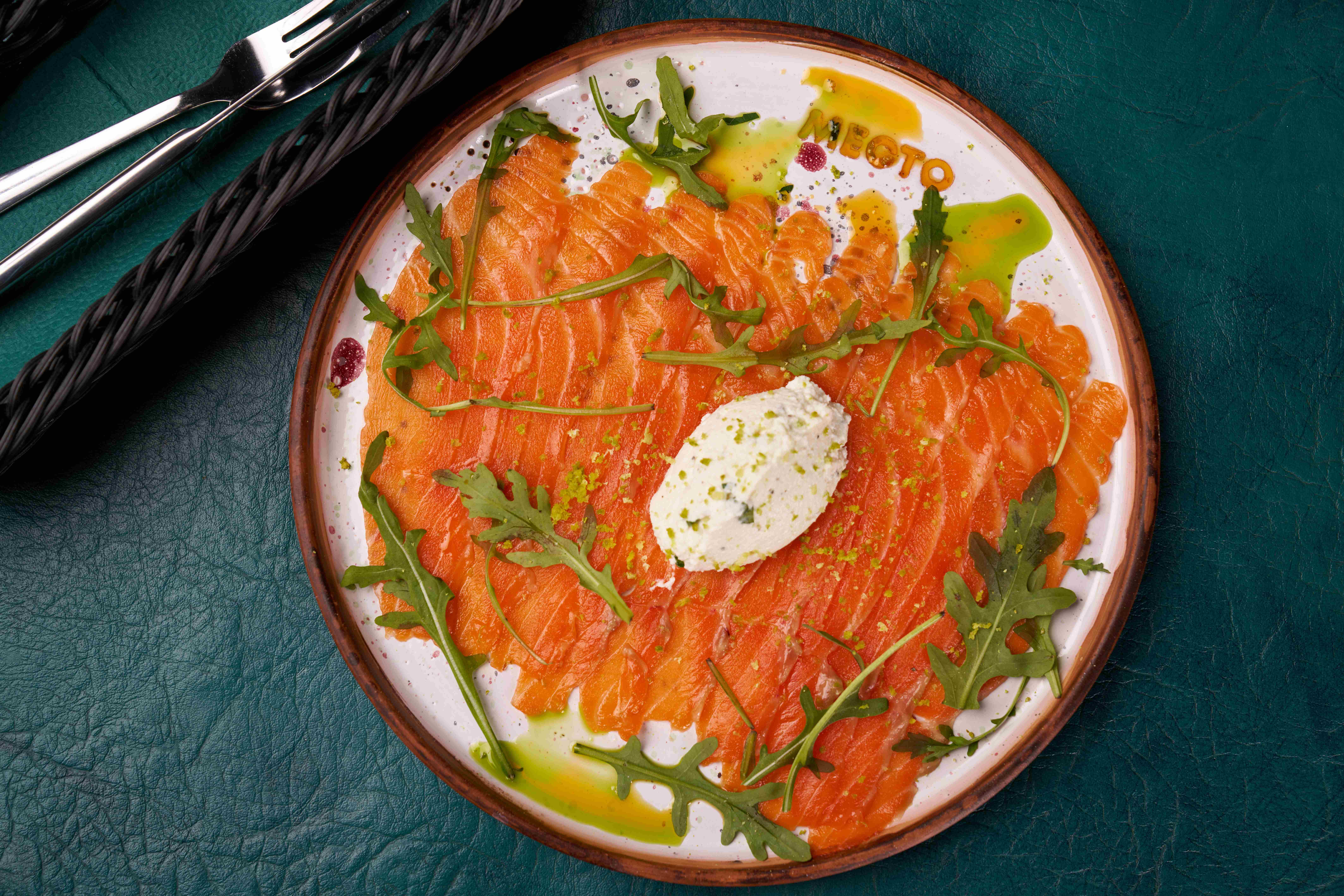 ФОРЕЛЬ ШЕФ-ПОСОЛА С ПРЯНОЙ РИКОТТОЙ