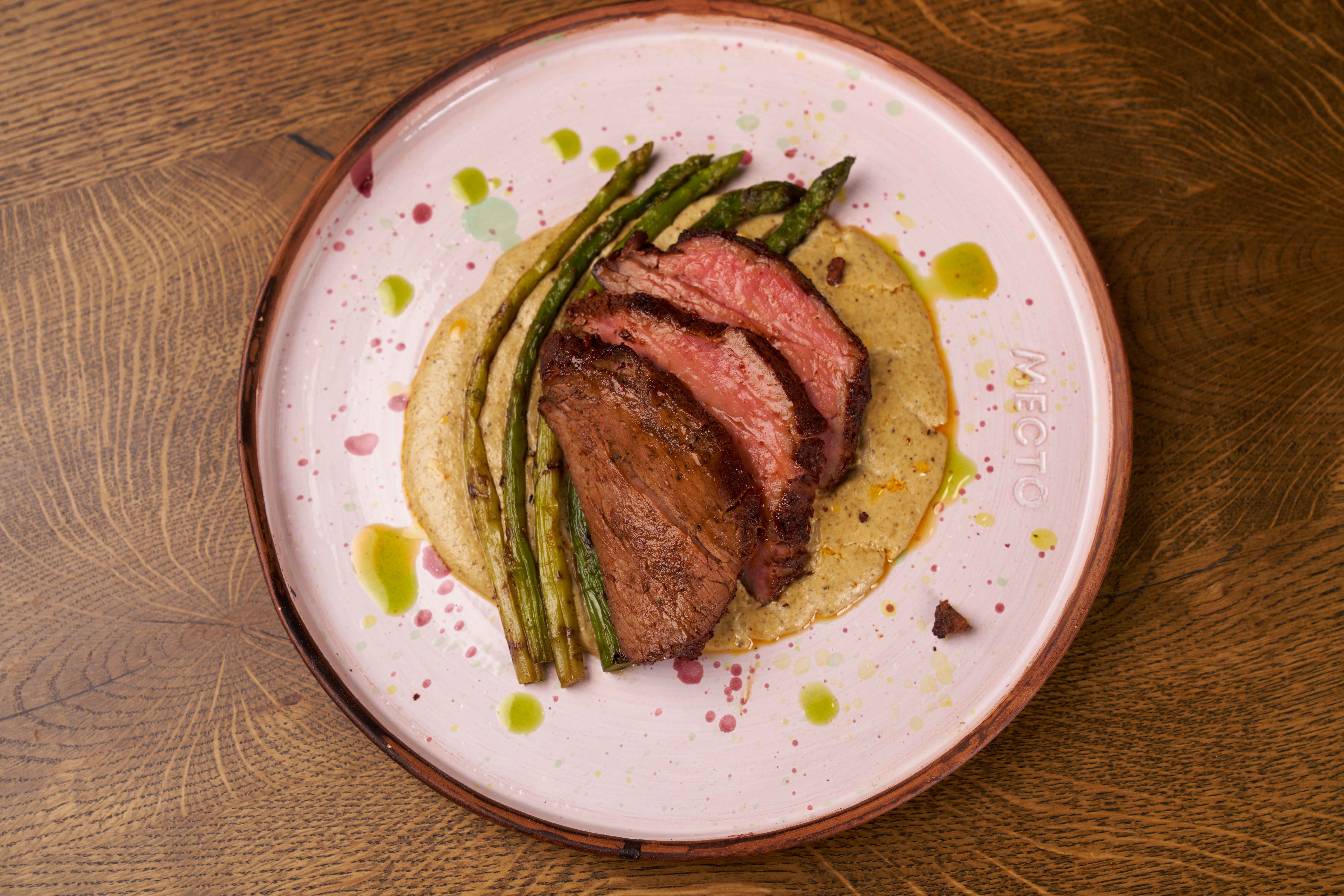 РОСТБИФ С КРЕМОМ ИЗ БЕЛЫХ ГРИБОВ И СПАРЖЕЙ